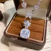 Colar Pingente Estrela Cadente Super Grande Incrustado Generosamente com Diamantes de Alto Carbono Importados Lepidolita Roxa Corte Flor de Gelo Corrente para Clavícula Quadrada Gorda