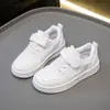 Tênis Brancos Infantis, Novo Modelo Primavera e Outono 2026, Sapatos Esportivos Respiráveis e Modernos para Meninos e Meninas, Solado Macio, Antiderrapante, Calçados Casuais para Estudantes