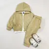 Colección de otoño nueva hecha a medida: Ropa de estilo coreano para niños y bebés, incluyendo sudaderas con cremallera, sudaderas con capucha y pantalones largos para niños y niñas.