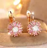 Pendientes de Flor de Zirconia Diamante Blanco Redondo de Lujo Europeos y Americanos Más Vendidos con Centro de Flor de Zafiro y Diamante Pendientes de Gama Alta Elegantes Versátiles