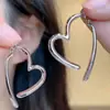 Pendientes Minimalistas de Corazón Plateado para Mujer 2024 Nuevos Pendientes de Botón con Diseño de Nicho de Moda Pendientes de Temperamento