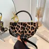 Bolso cuadrado pequeño con estampado de leopardo de personalidad transfronteriza para mujer 2026 nuevo bolso cruzado casual moderno elegante bolso de un solo hombro transfronterizo