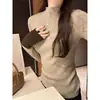 Camiseta base de punto negra de cuello medio alto para mujer, otoño e invierno 2025, suéter interior para mujer de otoño e invierno, top de manga larga para mujer