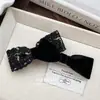Pinza para el pelo con lazo de pedrería estilo Chanel Arco del Triunfo, Pinza lateral con letra, Pinza para flequillo, Accesorios para el cabello al por mayor