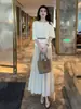 Verano 2026 Nuevo Estilo Suave y Elegante Ropa de Trabajo Top sin Hombros Falda de Cintura Alta de Color Claro Conjunto de Dos Piezas con Pedrería para Mujer