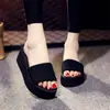 Chinelos para Mulheres, Sandálias de Espuma de Verão, Salto Alto, Solas Grossas, Chinelos Antiderrapantes, Peça Externa da Moda, Chinelos de Praia Listrados Estilo Coreano