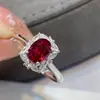 Anel de Zircônia Vermelha Cravejado com Diamantes, Exquisito, Simples e Generoso, Ajuste Aberto, Atacado de Joias Europeias e Americanas para Transmissões ao Vivo no TikTok