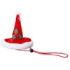 Sombrero de Navidad de felpa roja para mascotas (gatos y perros), accesorio para la cabeza navideño con correa elástica para evitar que se caiga, accesorio navideño en stock