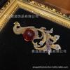 Broche de Fénix de Piedra con Esmalte Rojo Incrustado de Cobre Antiguo Nanyang con Piedras de Rin Color Rosa Morado Azul