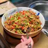 Restaurante pequeño con autoservicio, que ofrece cocina tradicional china de Hunan, base de estufa de cerámica, tazones y platos grandes comerciales para autoservicio