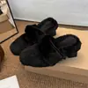 2026 Ropa de abrigo Tacón grueso Zapatos semiabiertos Zapatos peludos Invierno Temperamento Pantuflas de tacón alto Personas bajas Cálido Nuevo estilo Aumento de altura