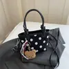 Bolsa de ombro super popular para outono e inverno, bolsa transversal moderna, novo design de bolinhas para o dia a dia, bolsa tipo balde de mão