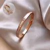 Nuevo Pulsera de Concha Madreperla Blanca de Tres Diamantes Acero de Titanio Oro Rosa Simple Versátil de Moda Accesorios Europeos y Americanos Pulsera para Mujer