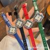 Reloj de Cuarzo para Mujer Danny Road con Correa de Cuero, Esfera de Diamantes Completa con Superficie de Concha de Trébol de Cuatro Hojas, Moderno y Versátil, con Calendario
