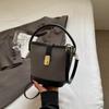 Bolso Pequeño de Color Contrastante de Alta Gama para Mujer 2024 Nuevo de Moda Popular Bolso Cruzado Moderno Super Caliente Bolso de Hombro Tipo Cubo