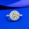 Transmisión en Vivo de Joyería Mu Jing de Nuevo Anillo de Plata S925 con Diamante Blanco Redondo de 8.0mm Rodeado de Marquises, Estilo Europeo y Americano Clásico y de Moda
