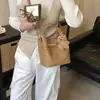 2026 Nova Moda Bolsa Saco com Padrão Trançado Decoração de Cinto de Couro Casual Bolsa de Mão Texturizada Cor Sólida Bolsa de Ombro Único Transversal