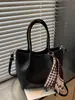 Bolsa tote de grande capacidade, minimalista e única - o novo design da moda de 2026, ostentando um visual estiloso, perfeita para uso casual, trabalho e deslocamento