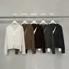 Camisa de linho com emendas MMC, cardigã de malha com visual de duas peças, look em camadas para o início do outono, mangas compridas de lã 63M65309