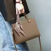 Bolsas Femininas 2026 Nova Coleção Outono e Inverno Bolsas Femininas de Couro Genuíno Bolsas de Mão de Luxo Bolsa Transversal de Ombro para Mãe