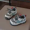 Zapatillas deportivas para niños 2026 nuevo modelo de otoño, zapatillas de correr de malla ligeras con suela blanda para niños y niñas, zapatillas de entrenamiento estilo alemán para papá