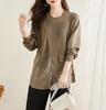 Camisa de Manga Longa com Gola Redonda para Mulheres Primavera e Outono Nova Malha Spliced Loose Falsa de Duas Peças com Design Estilo Ocidental Top de Nicho