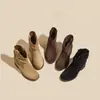 Botas de tacón grueso estilo retro para mujer, nueva colección otoño 2026, con tacón oculto para mayor altura, perfectas para combinar con faldas, creando un look casual y estilizado, y adecuadas como botas cortas de equitación.