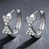 Aretes coreanos de lazo plateado con diamantes completos aretes aretes femeninos hueso de la oreja temperamento simétrico triángulo incrustado aretes de circonita