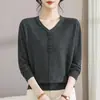 Suéter de tricô com decote V novo para 2026, transfronteiriço, estiloso e versátil, de manga longa, tamanhos grandes, adequado para mães, blusa básica modeladora e elegante