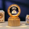 Bola de Cristal Transfronteiriça Base Giratória com Textura de Madeira Luminária Noturna Brilhante Lâmpada do Céu Estrelado 3D Decoração de Mesa Presente Criativo de Feriado