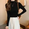 Camisa básica de tricô com gola alta meia, novo estilo outono e inverno 2026, combinada com uma camiseta branca, top suéter pequeno estilo Chanel
