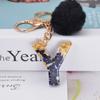 Nuevo llavero de concha de cristal negro brillante 26 letras Colgante de bola de pelo de conejo imitación cristal epoxi Accesorios para bolso
