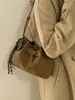 Bolso Cesta Retro de Nicho para Mujer 2025 Nuevo Bolso Cubo Marrón Gamuza Hombro Único Cruzado Bolso Nube