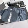 Conjunto de Roupas de Verão para Meninos 2026 Novo 1-2-3 Anos Bebê Estampa Corrida Roupas Jeans Conjunto de Três Peças Manga Curta Infantil Tendência
