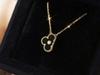 Colar V Trevo de Quatro Folhas Banhado a Ouro 18K Acessórios Femininos Versão Superior Madrepérola Branca Ouro Rosa Pingente Nicho Luxo Acessível