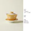El gaiwan "Sancai" de loto rosa pintado a mano de Ino Kiyomatsu es un recipiente de cerámica para té de alto valor que no quema las manos al preparar té