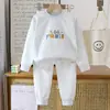 Novos Conjuntos Infantis Outono e Inverno, Roupas e Calças de Outono, Roupas Infantis 100% Algodão, Pijamas Infantis Casuais Fofos, Fornecimento de Fábrica