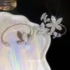 Pulsera Abierta de Flor Incrustada con Diamantes Transfronteriza Europea y Americana, Pulsera de Diseño de Nicho Elegante y Única, Joyería de Lujo Ligero y de Gama Alta