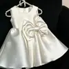 Vestido Blanco de Satén para Primer Cumpleaños de Princesa Estilo Nuevo para Niñas Flor de Boda Cumpleaños Vestido de Uso Diario