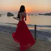 Vestido Longo Estilo Férias em Chiffon Vinho com Estampa Floral, Cintura Marcada e Barra Larga com Babados