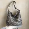 Bolso de estilo relajado y gran capacidad para mujer, nuevo bolso de hombro ligero para el día a día 2026, bolso tote de tela con estampado de leopardo para otoño e invierno