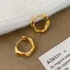 Pendientes Irregulares Plisados Simples y Exquisitos Europeos y Americanos, Modernos y Personalizados, Lujo Accesible y Pendientes Versátiles de Alta Gama para Ropa de Trabajo para Mujer