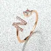 Anillo con Letra de Oro Rosa Nuevo de Amazon Transfronterizo Anillo Abierto con Diamante Blanco Joyería de Mano Anillo Único Personalizado Venta al por Mayor