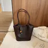 Bolso tote grande de patrón tejido transfronterizo para mujer, nuevo modelo 2026, bolso de hombro de color liso simple y elegante estilo coreano de nicho