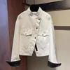 Chaqueta corta de mezclilla blanca estilo retro americano para mujer, primavera y otoño, con un diseño único, top de chaqueta casual y versátil