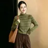 O popular top de malha com gola alta listrado em cinza e cor contrastante de manga comprida deste ano para outono e inverno, estilo coreano, absolutamente lindo, modelador, suéter estiloso
