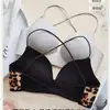 Lingerie sexy e sedutora com estampa de leopardo para mulheres com pouco busto, com efeito push-up, sem aro, design com costas cruzadas, sutiã ajustável que realça o busto