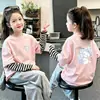 Camiseta infantil de algodão puro listrada de manga longa, top novo estilo primavera/outono 2026 para crianças, conjunto de outono para meninas pequenas, camiseta de baixo com desenho