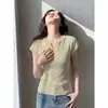 Camiseta amarilla de manga corta, hombros descubiertos, nuevo estilo verano 2026, elegante y hermosa blusa de punto de seda helada para mujer, para usar sola