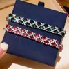 Pulseira Europeia e Americana Transfronteiriça com Fivela de Flor Dupla de Zircônia, Pulseira de Luxo Leve de Alta Qualidade, Joias de Moda de Nicho com Temperamento para Mulheres